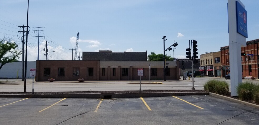 317 W Walnut St, Green Bay, WI à louer - Photo du bâtiment - Image 2 de 22