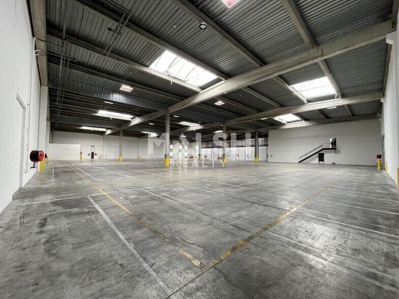 Flex in Corbas for lease - Interior Photo - Image 3 of 13