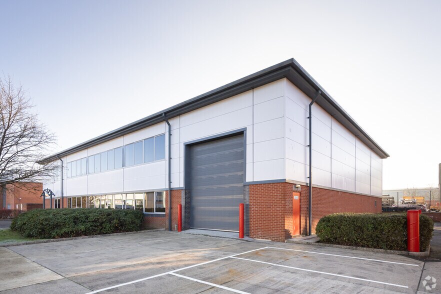 4 York Rd, Burgess Hill à louer - Photo du bâtiment - Image 2 de 2