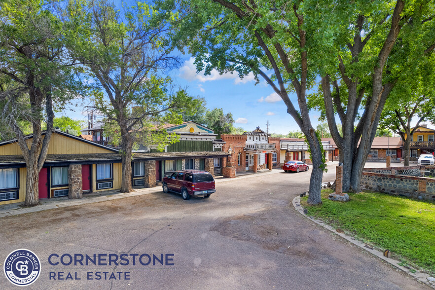 628 E Richards St, Douglas, WY for sale - Primary Photo - Image 1 of 38