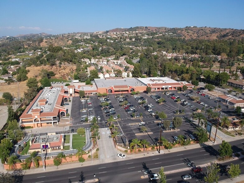 1410-1432 S Azusa Ave, West Covina, CA à louer - Photo du bâtiment - Image 3 de 16