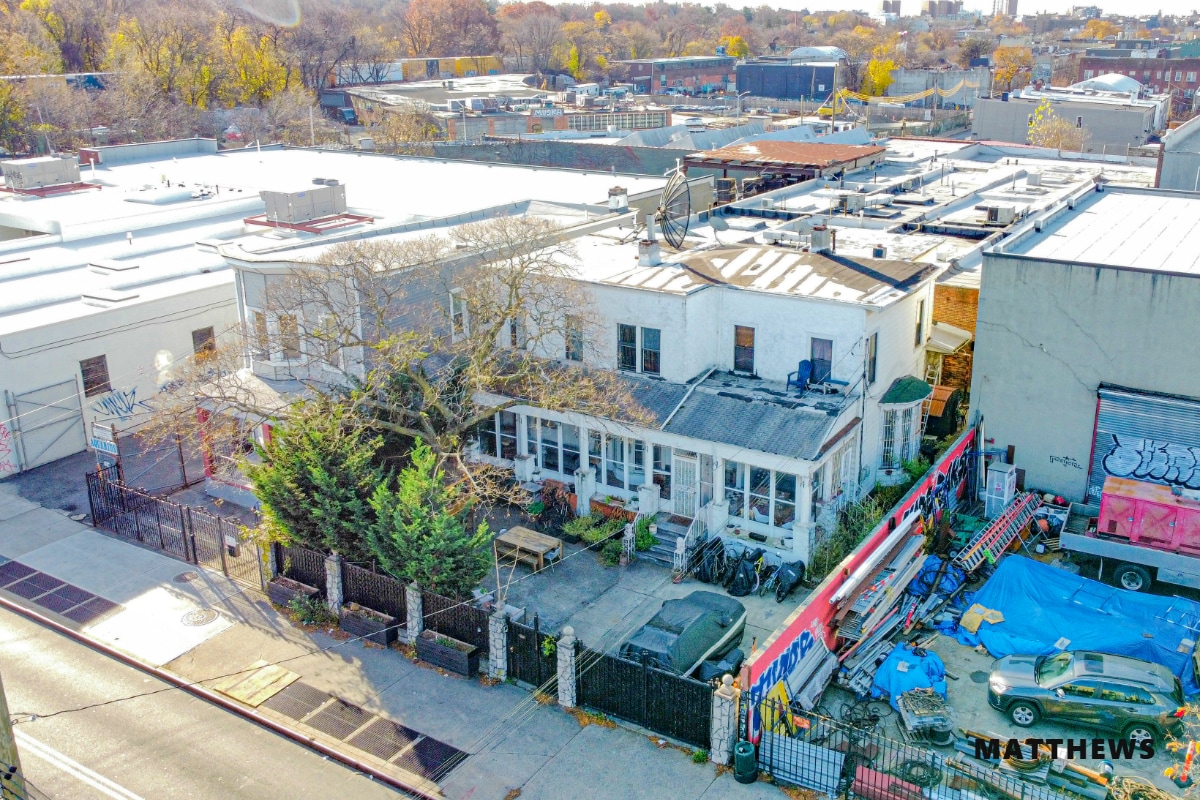 1112 Wyckoff Ave, Ridgewood, NY à vendre Photo principale- Image 1 de 4