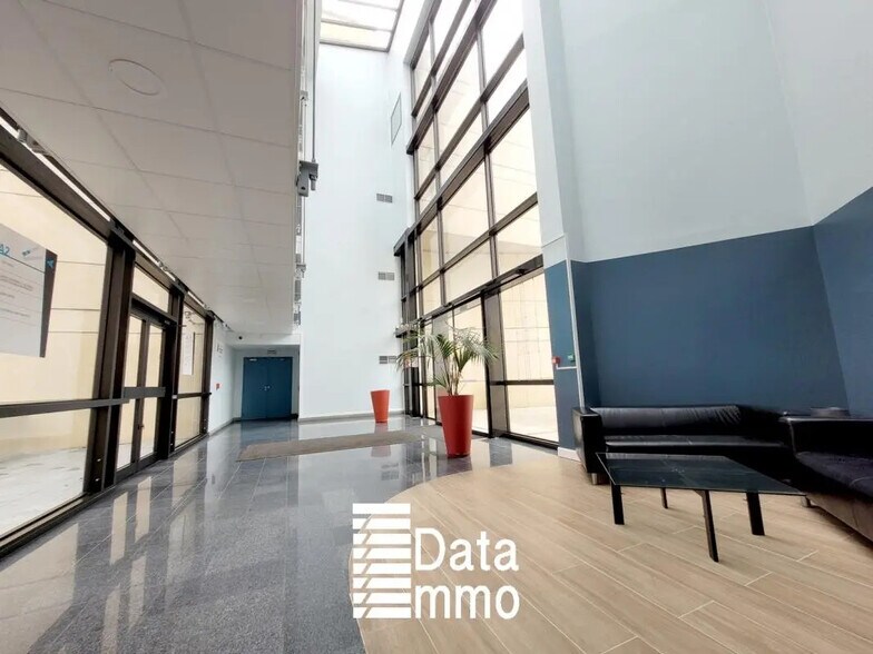 Bureau dans Lognes à vendre - Photo du bâtiment - Image 2 de 11