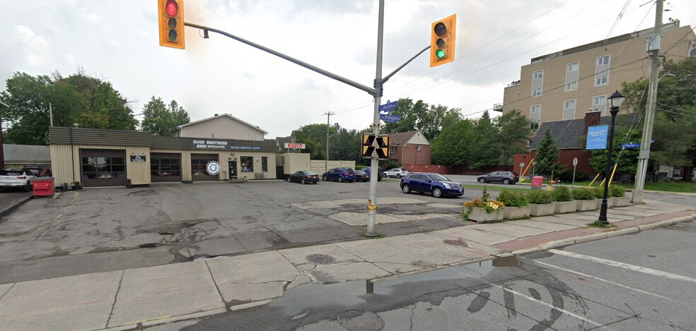 1380 Wellington St W, Ottawa, ON à vendre - Photo du bâtiment - Image 2 de 23