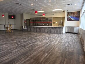559 Rue Denison E, Granby, QC for lease Interior Photo- Image 2 of 18
