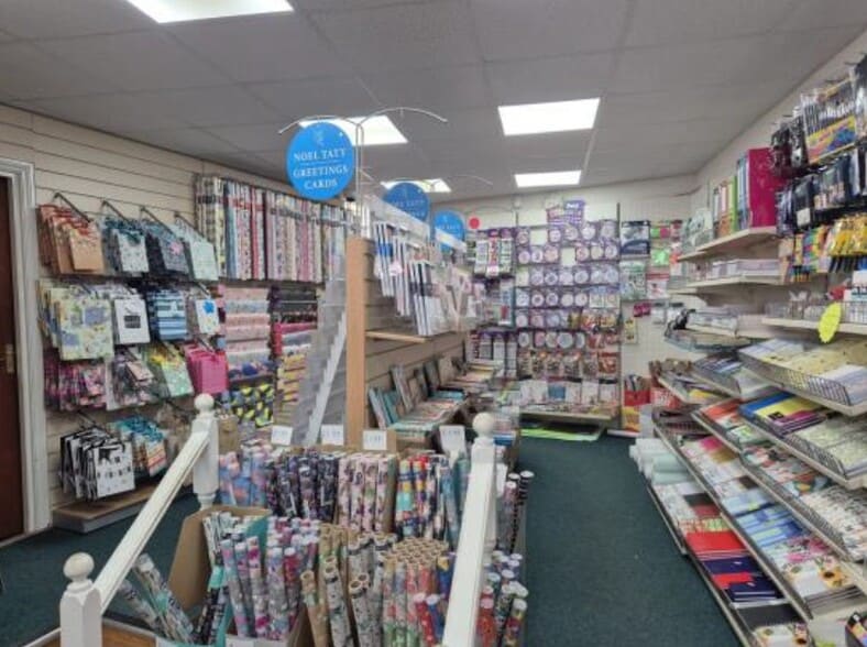 8-10 High St, Ventnor for sale - Interior Photo - Image 3 of 4