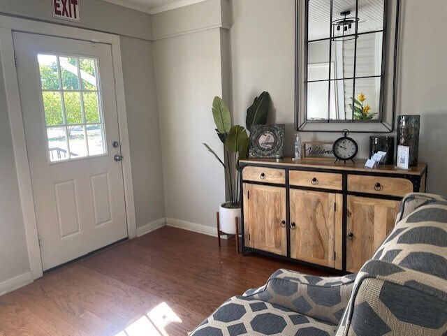 903 N Elm St, Denton, TX à louer - Photo du bâtiment - Image 2 de 6