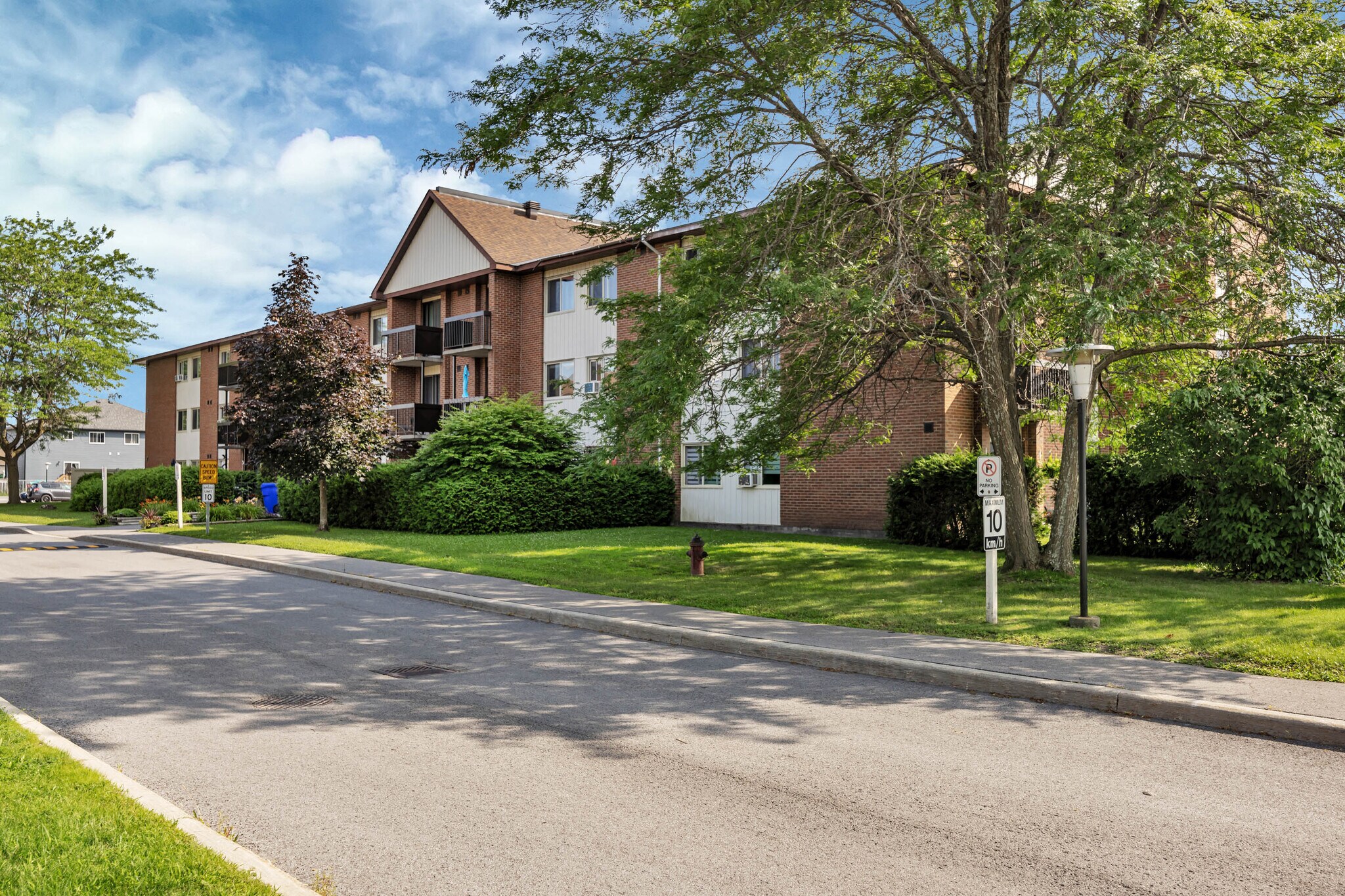 1 Robert St, Arnprior, ON à vendre Photo du bâtiment- Image 1 de 1