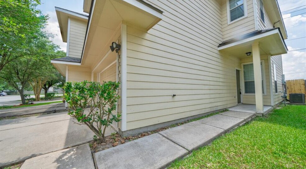 8743 Thistlemoor Ln, Houston, TX à vendre - Photo du bâtiment - Image 2 de 18