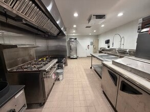 1249-1265 N Vineyard Ave, Ontario, CA à louer Photo du bâtiment- Image 2 de 3