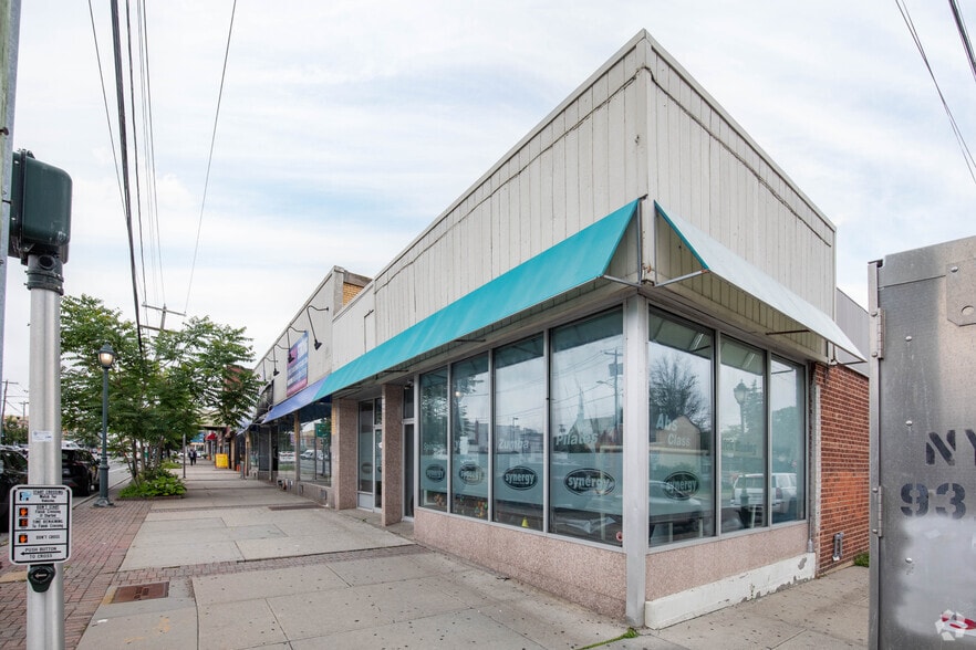 995 Hempstead Tpke, Franklin Square, NY for lease - Primary Photo - Image 1 of 5