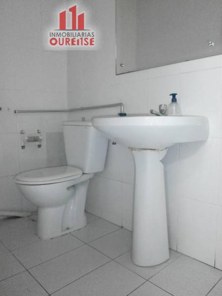 Retail in Ourense, Orense for lease Building Photo- Image 1 of 10