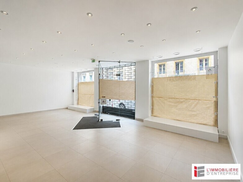 Retail in Rennes for lease - Interior Photo - Image 2 of 6
