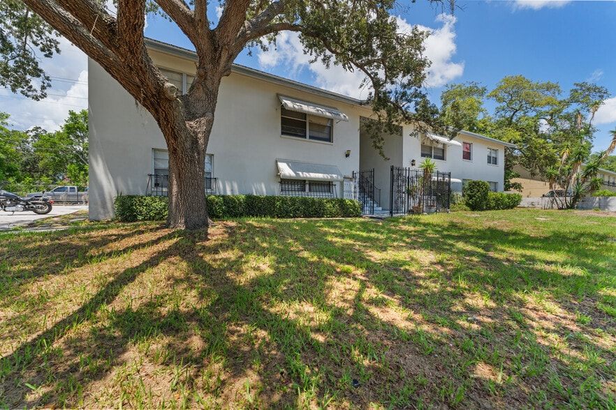 5845 Fairfield Ave S, Saint Petersburg, FL à vendre - Photo principale - Image 1 de 26