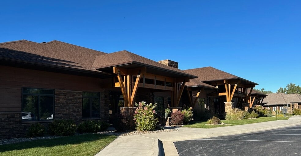 219 Founders Park Dr, Rapid City, SD for lease - Building Photo - Image 2 of 3