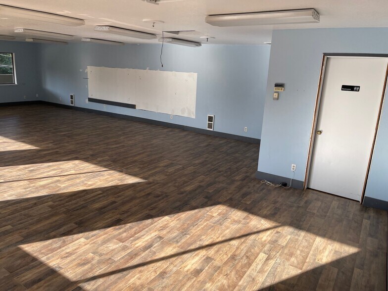 9222 Brownsville Hwy NE, Bremerton, WA à louer - Photo intérieure - Image 3 de 10