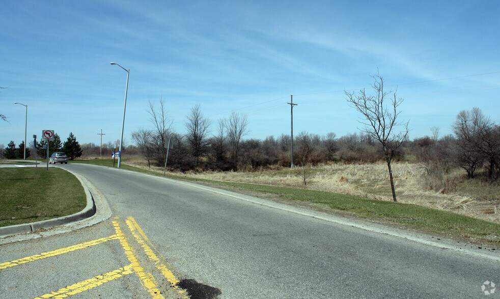 2112 Demille Rd, Lapeer, MI for sale - Building Photo - Image 2 of 3