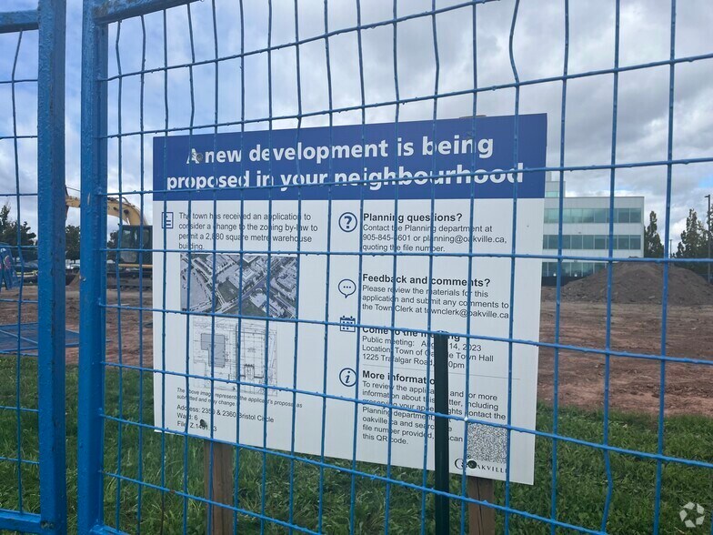 2350 Bristol Cir, Oakville, ON à louer - Photo du bâtiment - Image 3 de 3