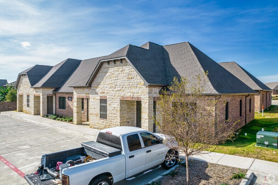4425 Plano Pky, Carrollton, TX à louer - Photo du bâtiment - Image 2 de 11