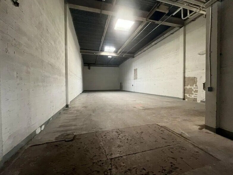 Flex in Gennevilliers for lease - Interior Photo - Image 3 of 3