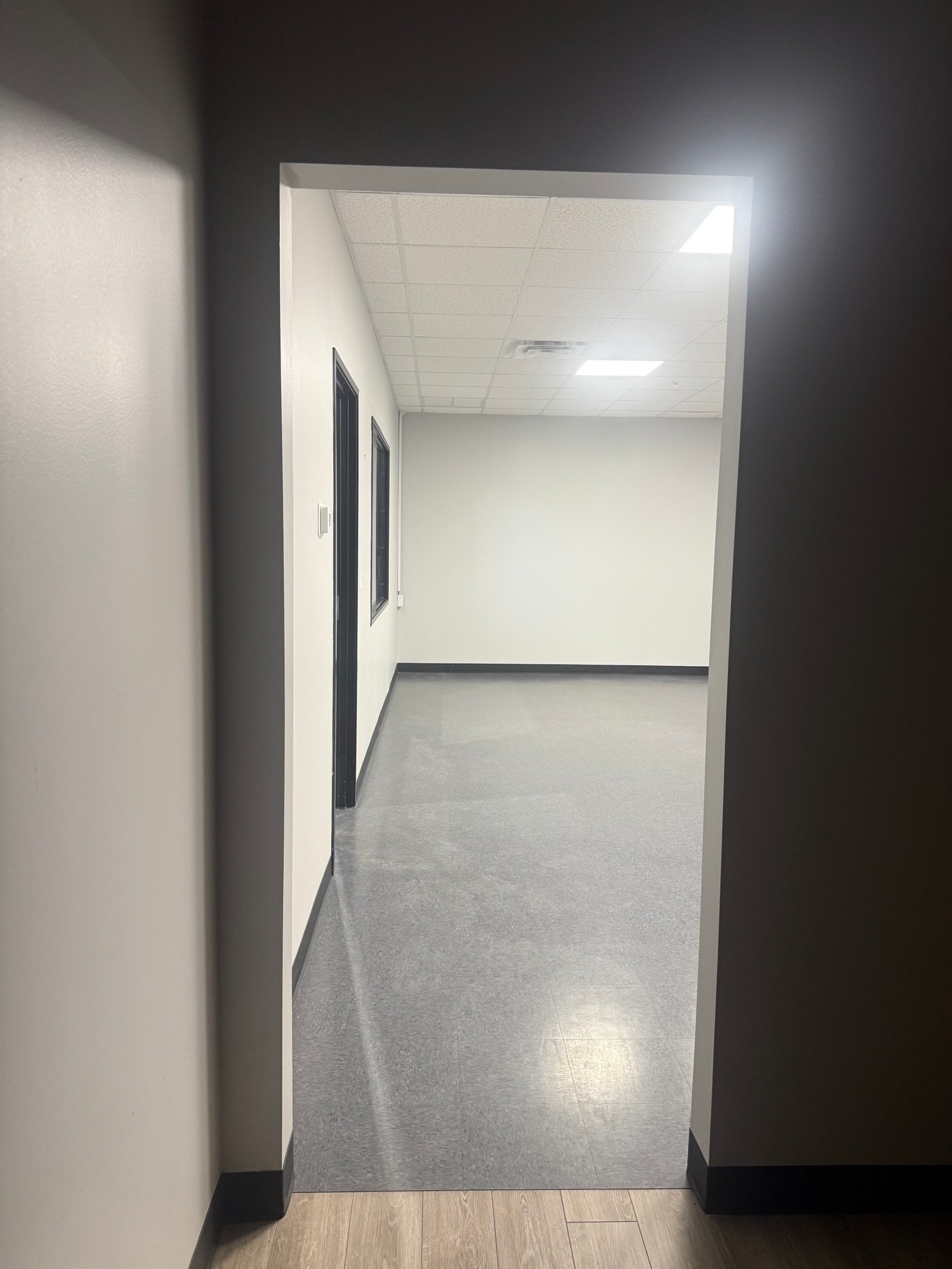 214 Warehouse Dr, Buda, TX à louer Photo intérieure- Image 1 de 11