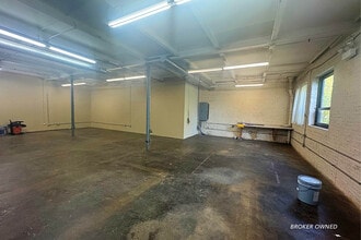 4015 W Carroll Ave, Chicago, IL for lease Interior Photo- Image 2 of 2