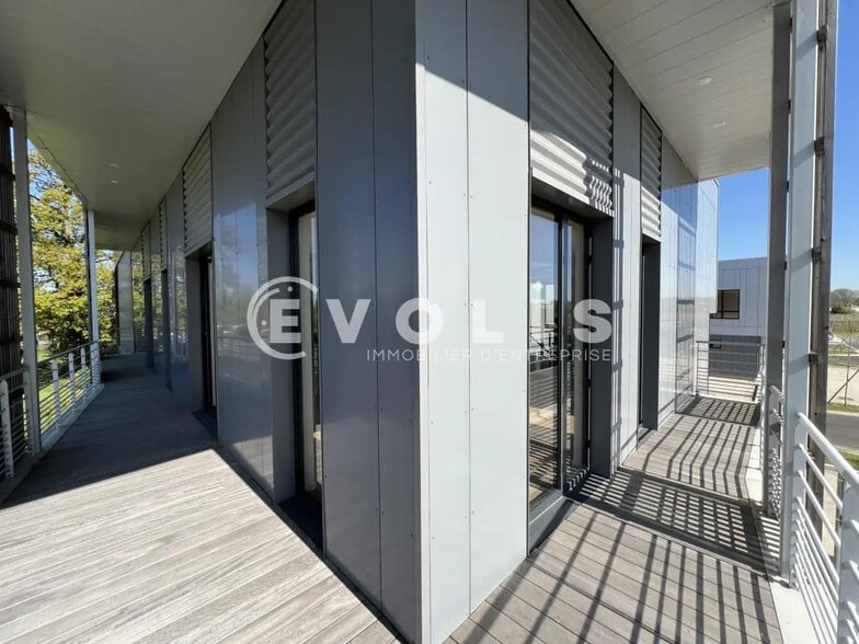 Office in Chanteloup-en-Brie for lease - Building Photo - Image 2 of 11