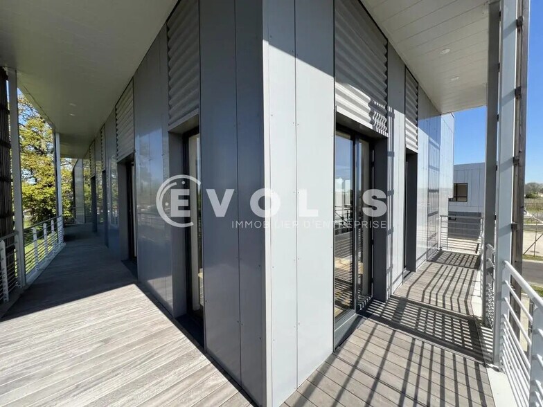 Bureau dans Chanteloup-en-Brie à louer - Photo du bâtiment - Image 2 de 11