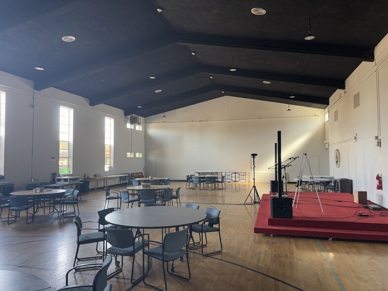 1523 Boston St, Aurora, CO for sale - Interior Photo - Image 3 of 11