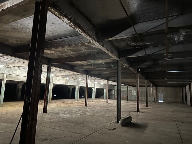 38 Kenosha Ave, Battle Creek, MI for lease - Interior Photo - Image 3 of 6