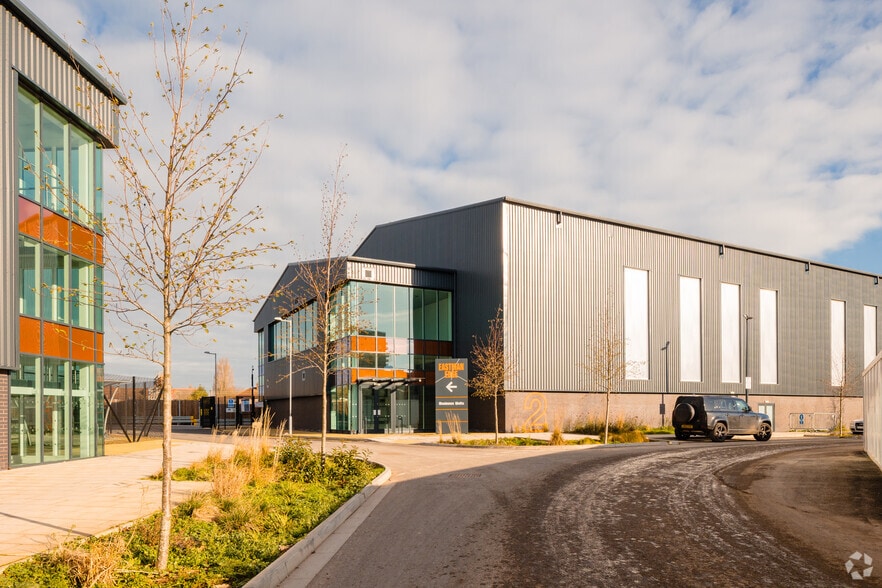 Eastman Edge & Harrow View, Harrow à louer - Photo du bâtiment - Image 3 de 18