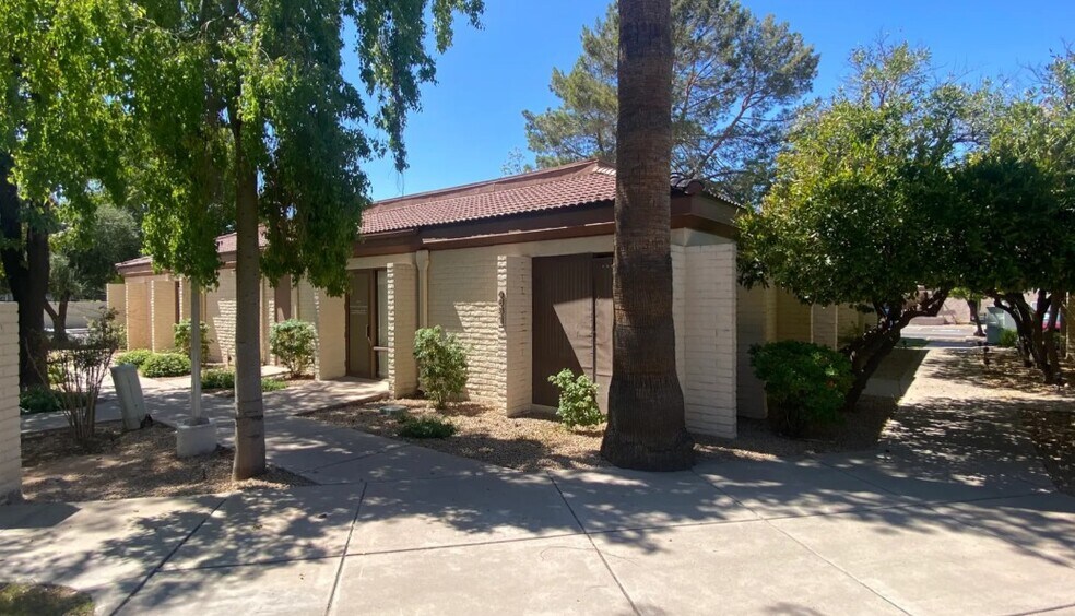 4651 S Lakeshore Dr, Tempe, AZ à louer - Photo du bâtiment - Image 3 de 5