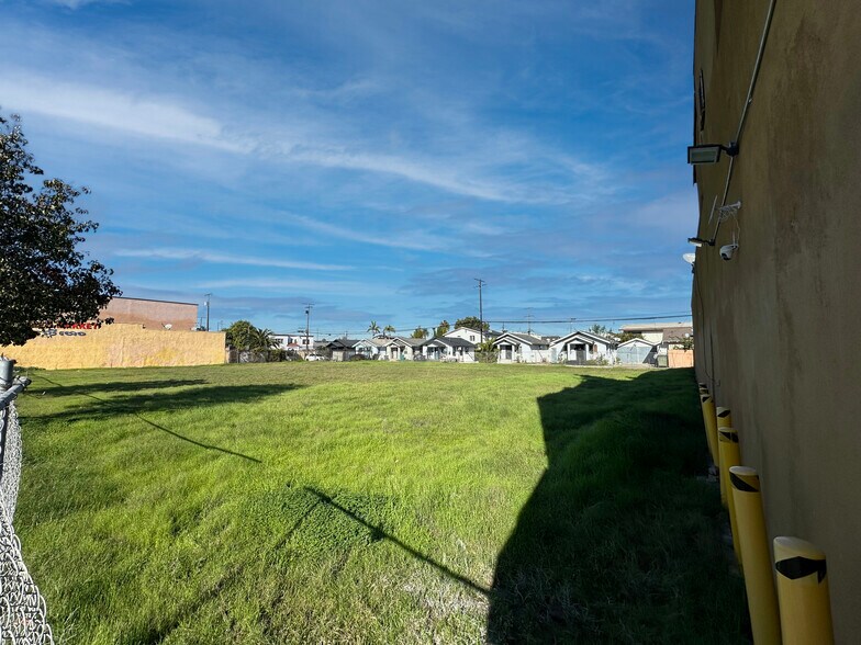 2215-2235 E Anaheim St, Long Beach, CA à vendre - Photo du bâtiment - Image 3 de 5