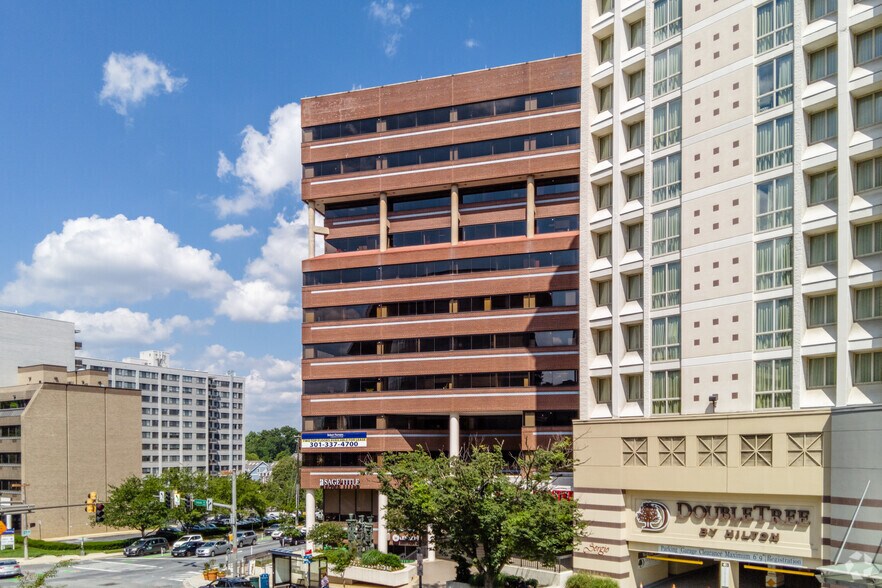 8737 Colesville Rd, Silver Spring, MD à louer - Photo du bâtiment - Image 2 de 8