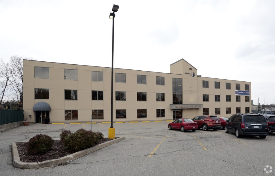 236 Victoria St, Kitchener, ON for lease - Building Photo - Image 2 of 11