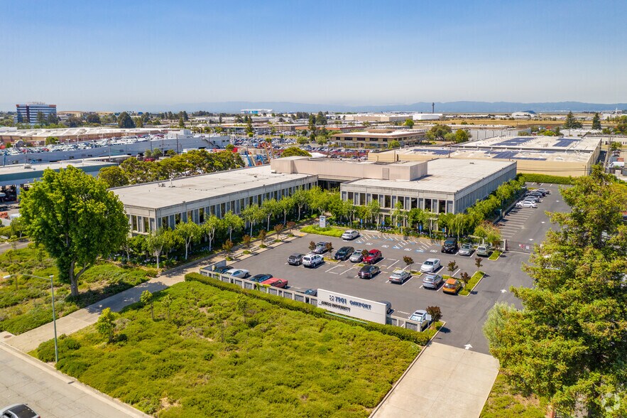 7901 Oakport St, Oakland, CA à louer - Photo du bâtiment - Image 1 de 19