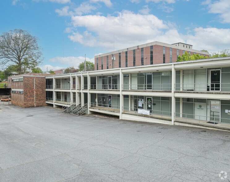 110 Stockton St, Statesville, NC for lease - Primary Photo - Image 1 of 4