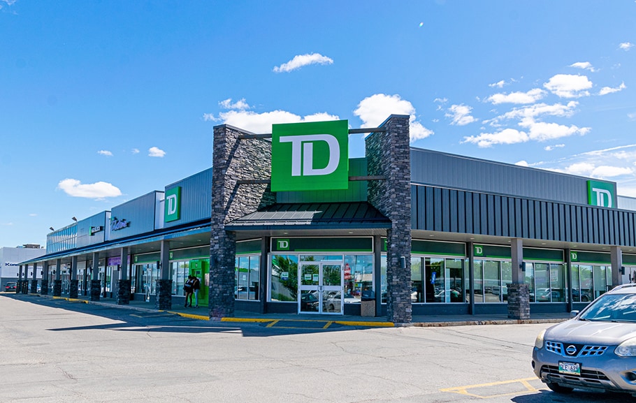 1375 Mcphillips St, Winnipeg, MB for lease - Building Photo - Image 3 of 7