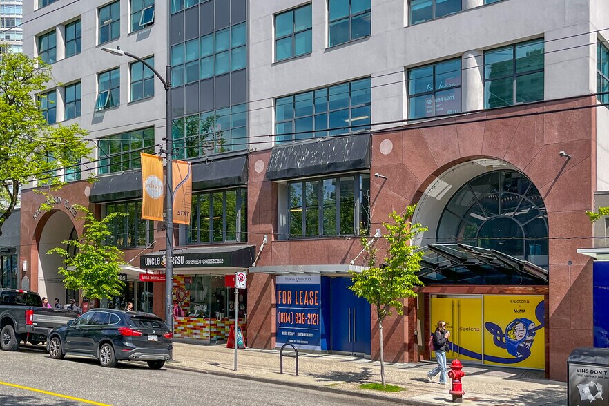 1145-1155 Robson St, Vancouver, BC à louer - Photo du bâtiment - Image 3 de 4