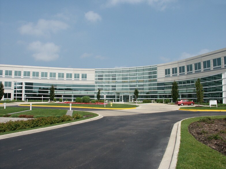 3000 Lakeside Dr, Bannockburn, IL à louer - Photo du bâtiment - Image 2 de 21