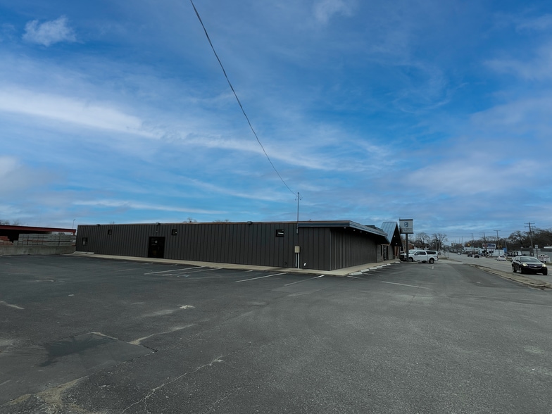 1623-1635 Chicago Dr SW, Grand Rapids, MI for sale - Building Photo - Image 3 of 21