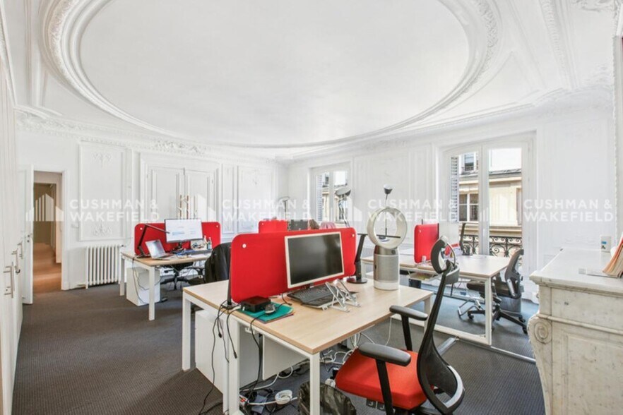 54 Rue De Ponthieu, Paris à louer - Photo intérieure - Image 2 de 14