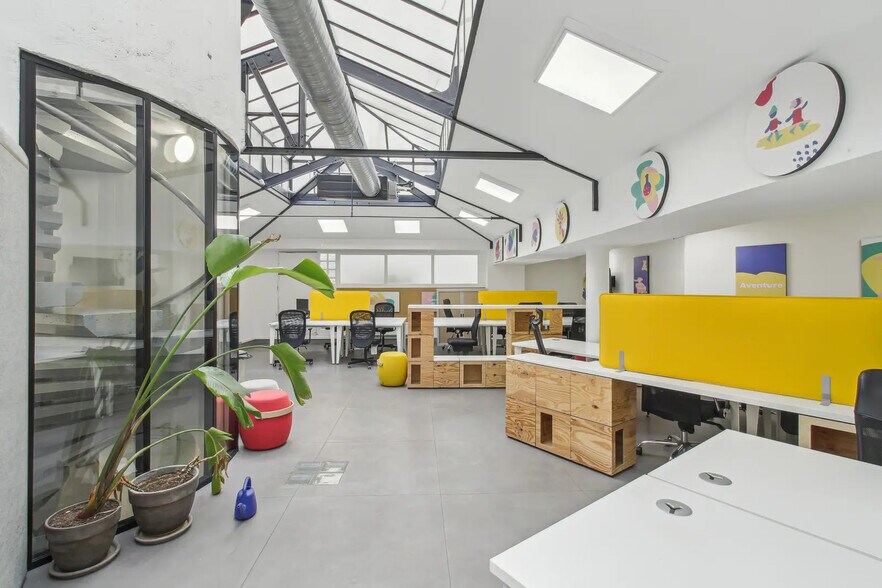 27 Rue De Citeaux, Paris à vendre - Photo du bâtiment - Image 1 de 12