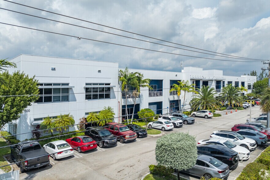 1500 NW 89th Ct, Doral, FL à vendre - Photo du bâtiment - Image 3 de 18
