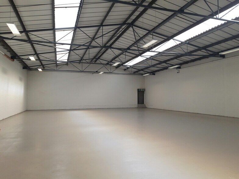 Lanrick Rd, Londres à louer - Photo du bâtiment - Image 3 de 10