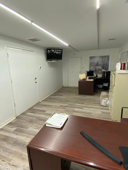 1205 FM 1725, Cleveland, TX for sale - Interior Photo - Image 3 of 5