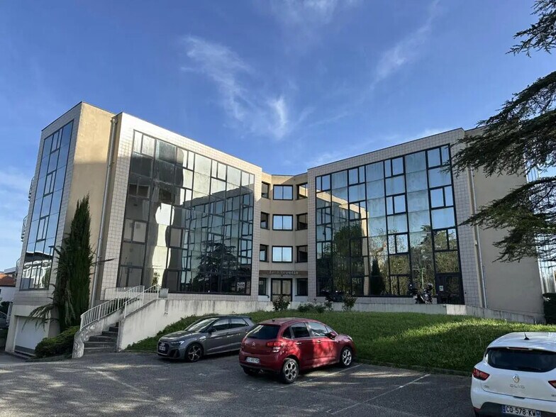 71 Chemin Du Moulin Carron, Écully à louer - Photo du bâtiment - Image 3 de 5