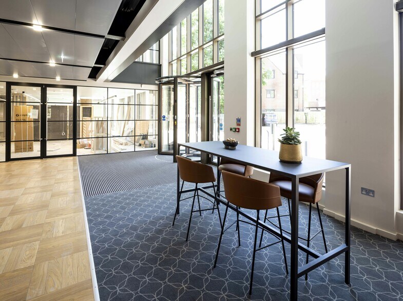 10 Bricket Rd, St Albans à louer - Photo intérieure - Image 3 de 8