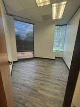 524 E Lamar Blvd, Arlington, TX for lease Interior Photo- Image 1 of 6