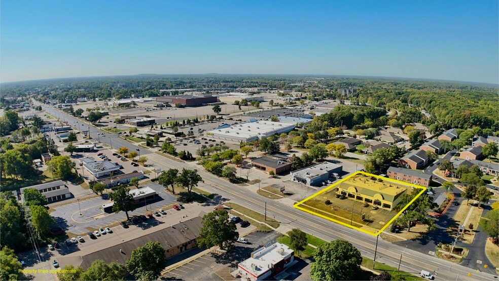 8017-8067 N Wayne Rd, Westland, MI for lease - Building Photo - Image 1 of 7